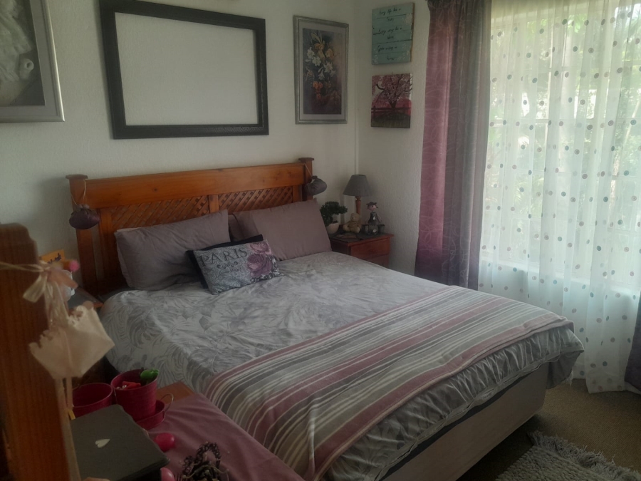 5 Bedroom Property for Sale in Heuwelsig North West